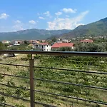 Gjoni Апартаменты Kallmet i Madh